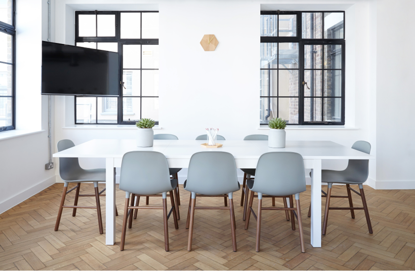 リビングのテーブルとイス